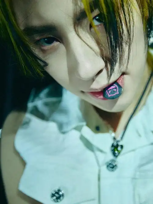 王琳凯咬拨片怎么能这么帅