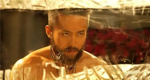 邓超《分手大师》个人剧照 大胡子造型图片