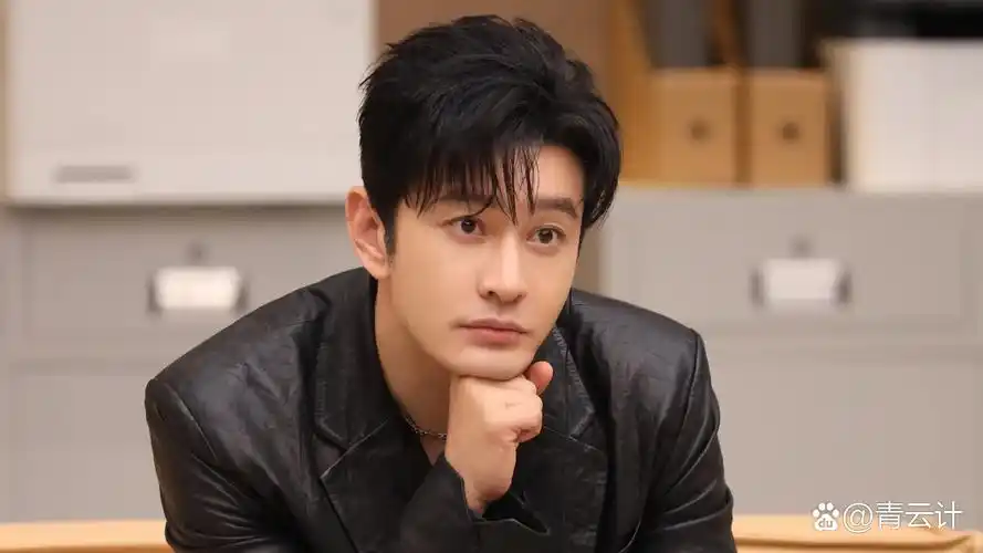 黄奕的到来,让她与黄晓明同框出现在观众眼前,瞬间引发了网友们的集体