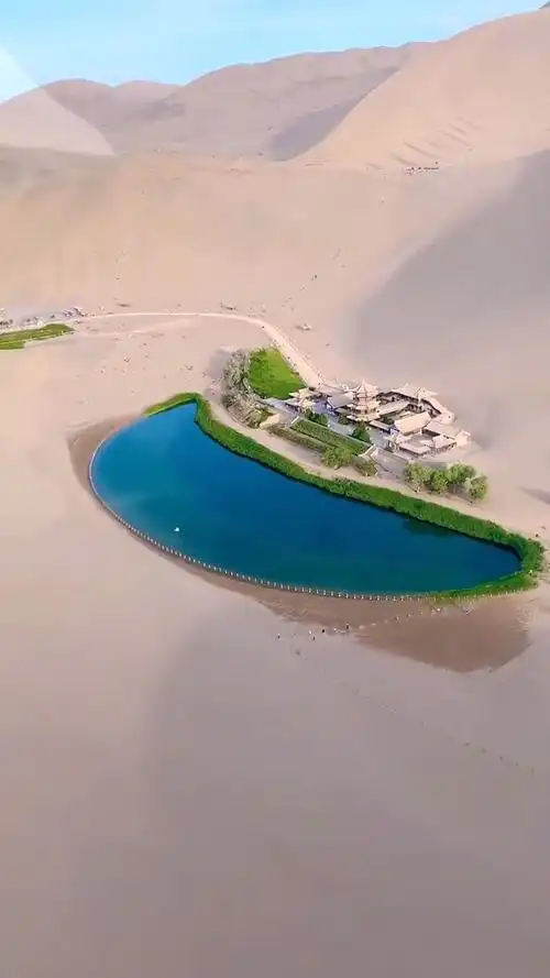 月牙湖也太美了吧,难怪这么招人喜欢,来一次半年都忘不了