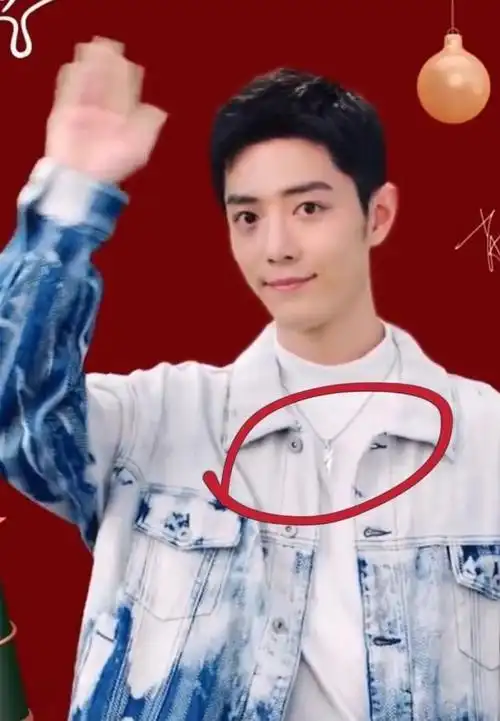 太甜了!肖战戴王一博同款"项链",大方录视频不避讳