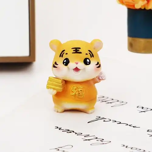 招财福袋老虎摇头摆件汽车车载车内饰客厅桌面蛋糕装饰品新年礼物