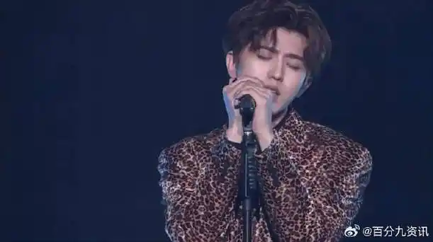 百分九少年来袭,蔡徐坤稳居c位,陈立农薄荷音先声夺人丨盛典