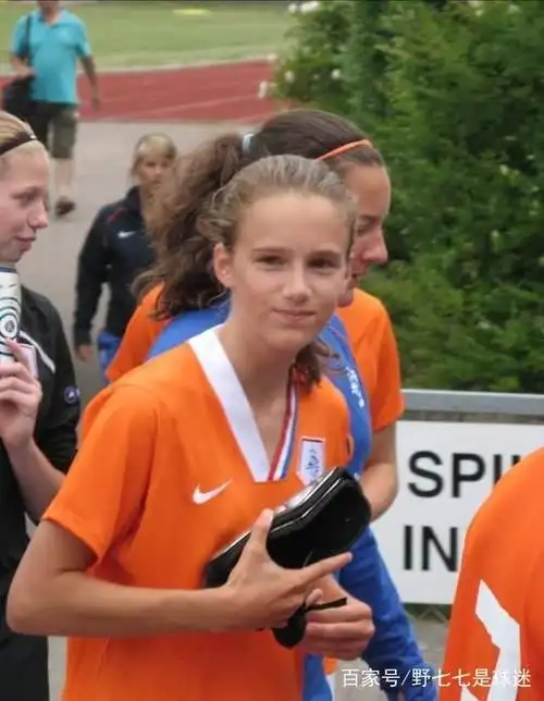 稳坐荷兰女足和阿森纳女足锋线,米德玛23岁生日快乐