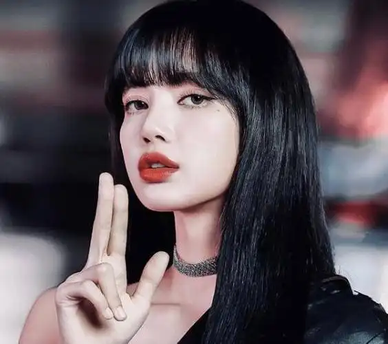 lisa红发造型曝光,不亏是人间芭比,顶级女团红发battle