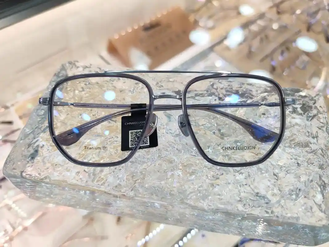 纯钛镜框 925银鼻托 ip真空电镀.配置拉满的眼镜框,样式 - 抖音