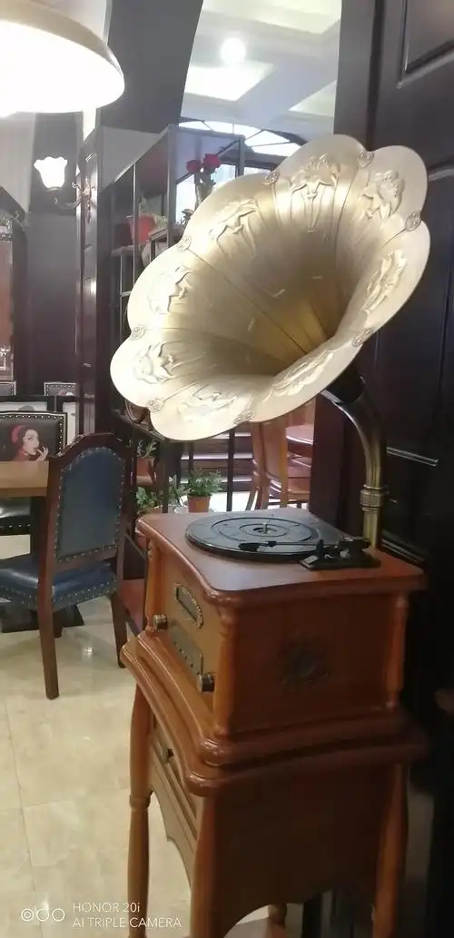宾馆里的老式唱片机