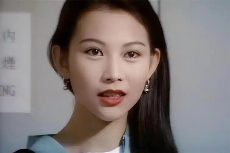 回顾蔡少芬嫁小丈夫张晋婚后连生三胎一家五口蜗居80㎡公寓