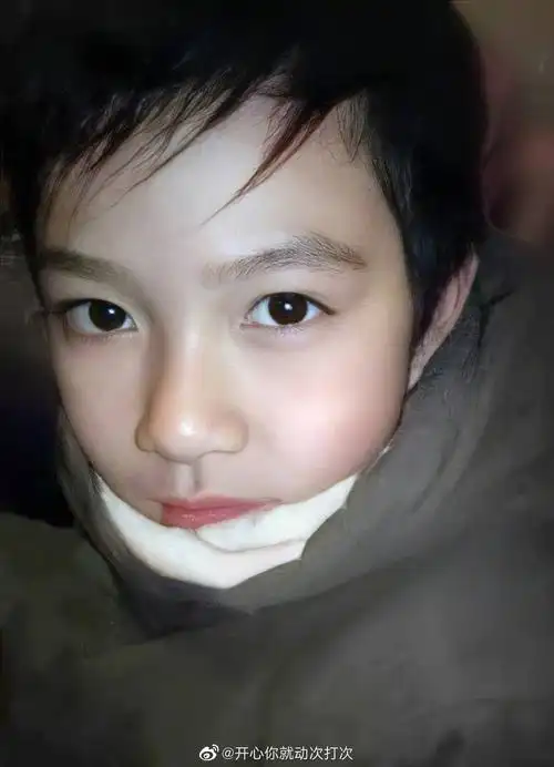 我真的会被贺峻霖的童年照可爱晕!这完全就是等比长大吧!__财经头条