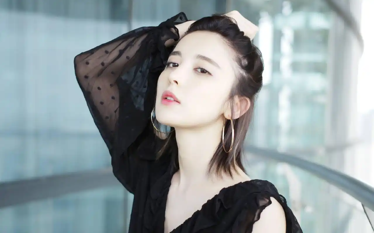 古力娜扎夏日小清新高清桌面壁纸