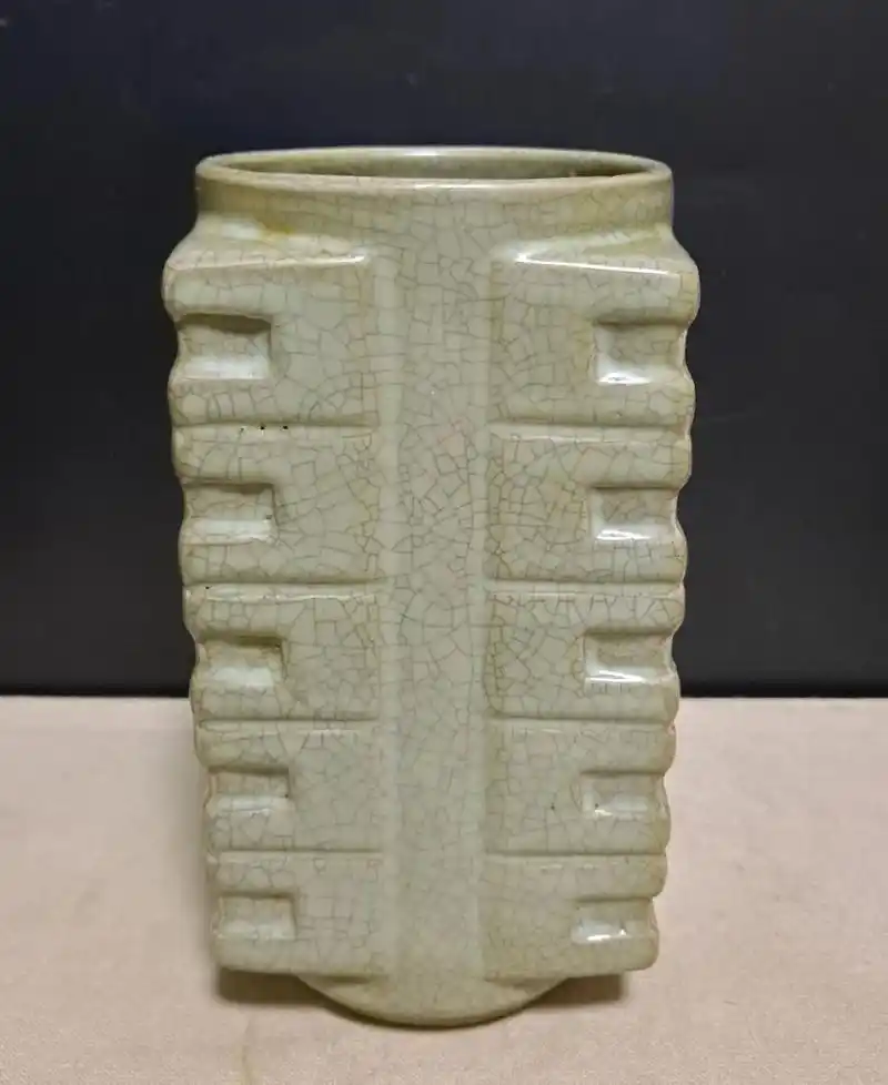 宋代官窑青釉八卦纹琮式瓶,内圆外方!支钉烧造!高14.5厘米 - 抖音