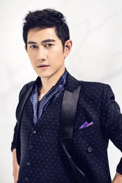 p>何明翰,1980年8月13日出生于江苏省如皋市,中国内地男演员,毕业于