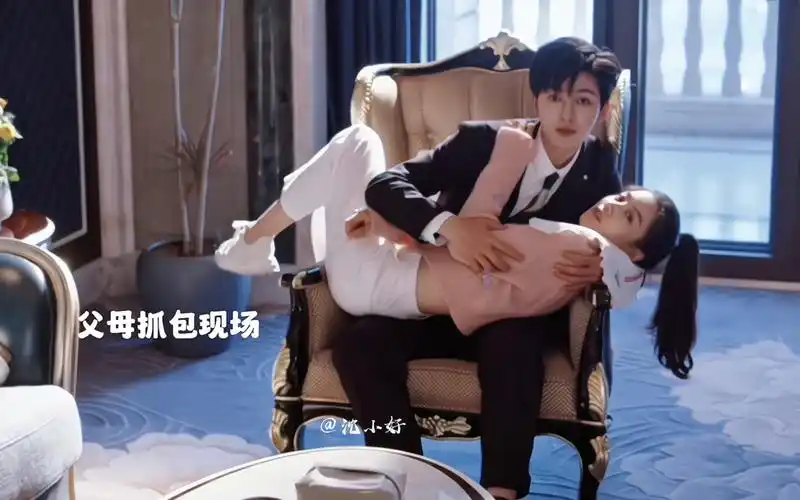 【朱正廷/卢昱晓】被男友父母抓包的接吻现场太太太社死了…有古早