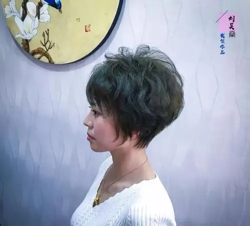 短发这样烫!