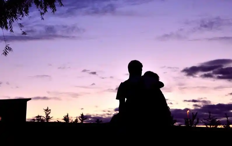 莫依偎我,我习于冷,志于成冰,莫依偎我.