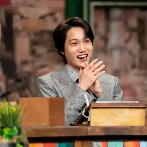 金钟仁出演的tving综艺《爱豆听写大赛》拍摄现场照公开