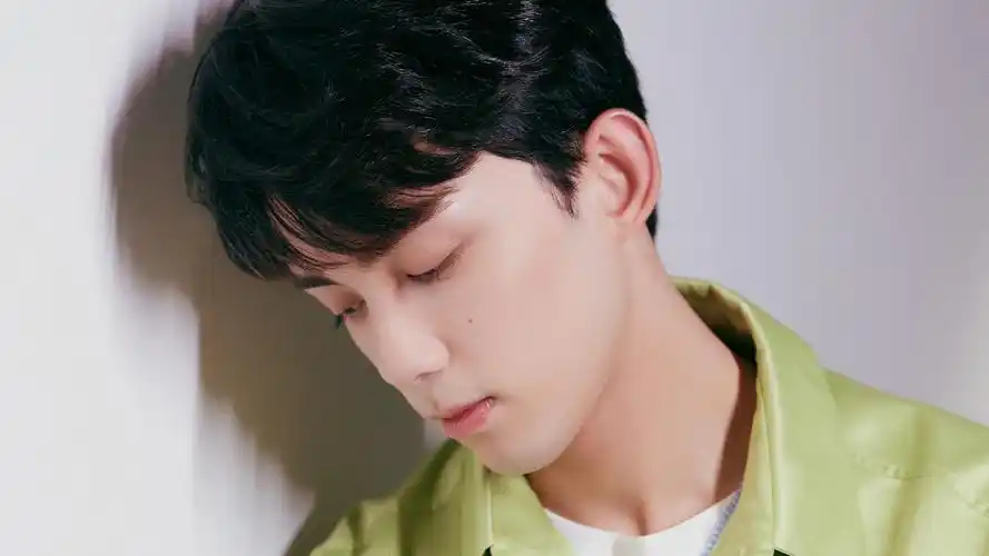 吴磊夏日小清新帅气写真