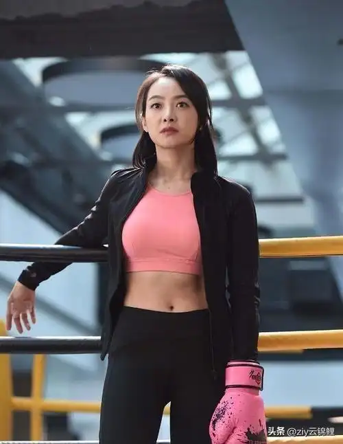 宋茜真是风情万种的女子穿黑色露背礼服秀出好身材性感撩人