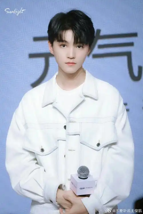 王俊凯电影野孩子##王俊凯你好星期六##王俊凯#  尊都好喜欢这组照片