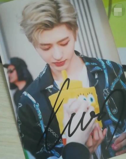 有一种签名叫蔡徐坤签名,放大"十倍"也不认识?你可认真点吧!