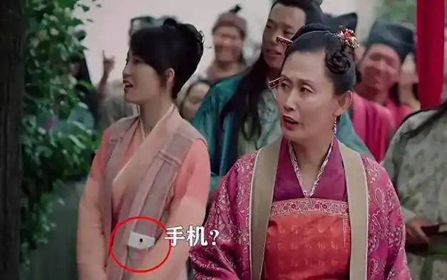 其实论穿帮镜头出现最多的,还得是古装剧中那些经典场景了,如那些台词