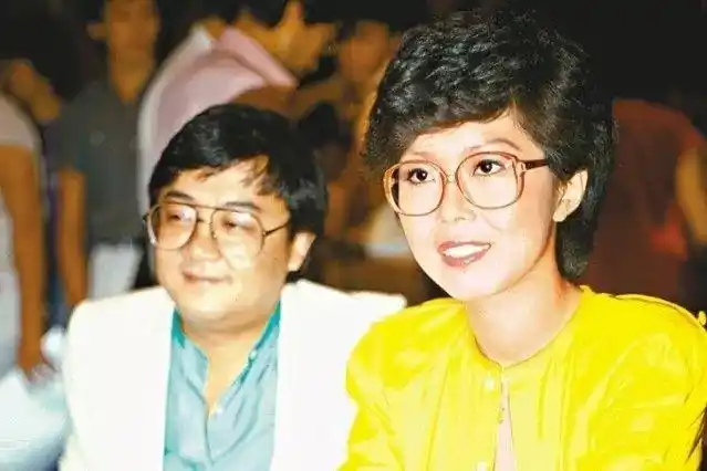 63岁关菊英携同性伴侣现身与梅小青姐妹聚会对方为隐形富婆