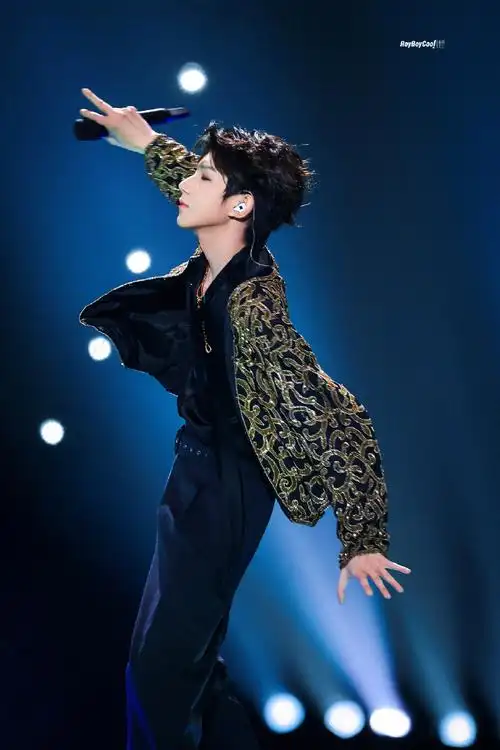 丁程鑫微信好友第六位是王源##王源2024龙行绛气