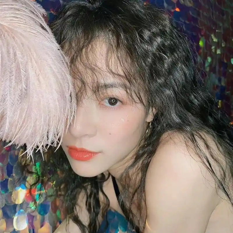 钟楚曦|头像yyds 在没用自己照片做头像之前 我全平台都是钟楚曦大