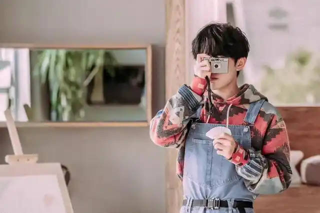 易烊千玺电脑手机壁纸分享,喜欢甜豆烊烊还是酷帅千玺?