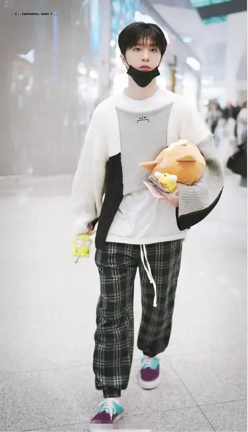 范丞丞尴尬了只因搭错裤子183的身高竟穿出163的既视感