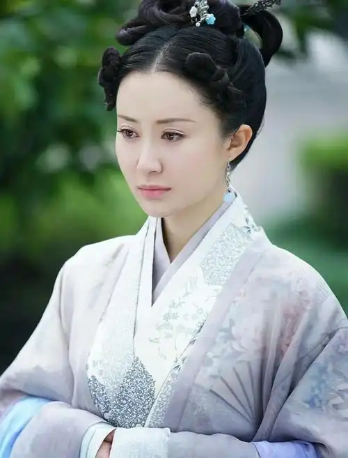 舒畅临近40岁还未婚,每天吃4顿全是外卖从不做饭,可依然像少女