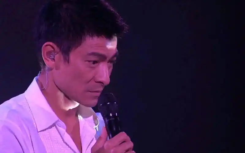 刘德华 - 如果有一天 完美世界演唱会_哔哩哔哩 (゜-゜)つロ 干杯