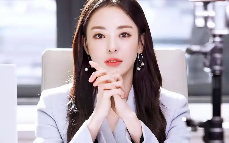 李多熙你想象的霸道女总裁85套造型视觉冲击