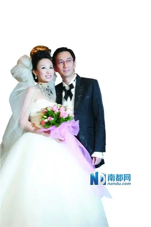 吴启华与太太石洋子