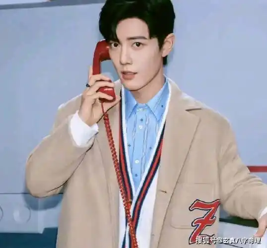 肖战与世界冠军谌龙合作感受曝光!默契十足,球场相约温馨互动