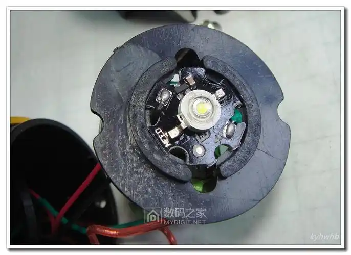 狼牙007强光手电简拆