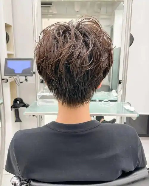 短发纹理烫:时尚女性的魅力之选_发型_自然_头发