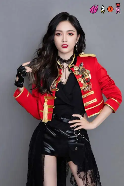 简介:火箭少女101酷美性感写真图片,分享一组火箭少女101图片给大家