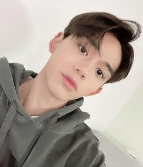 黄旭熙怎么了出什么事了黄旭熙塌房是怎么回事