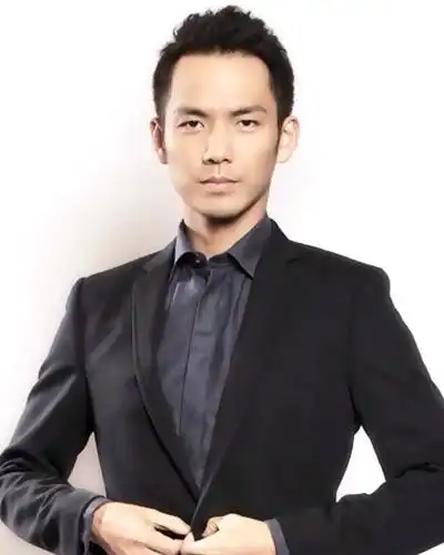 钟汉良短发发型成熟帅气