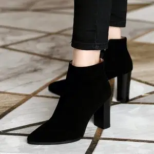 靴子女短靴秋冬及踝靴显瘦百搭2020黑色高跟粗跟磨砂皮尖头马丁靴