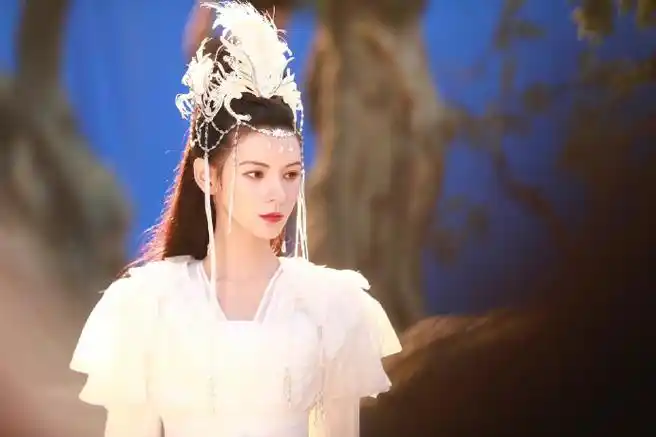 现在古装仙侠剧设计的造型类似的例子不少