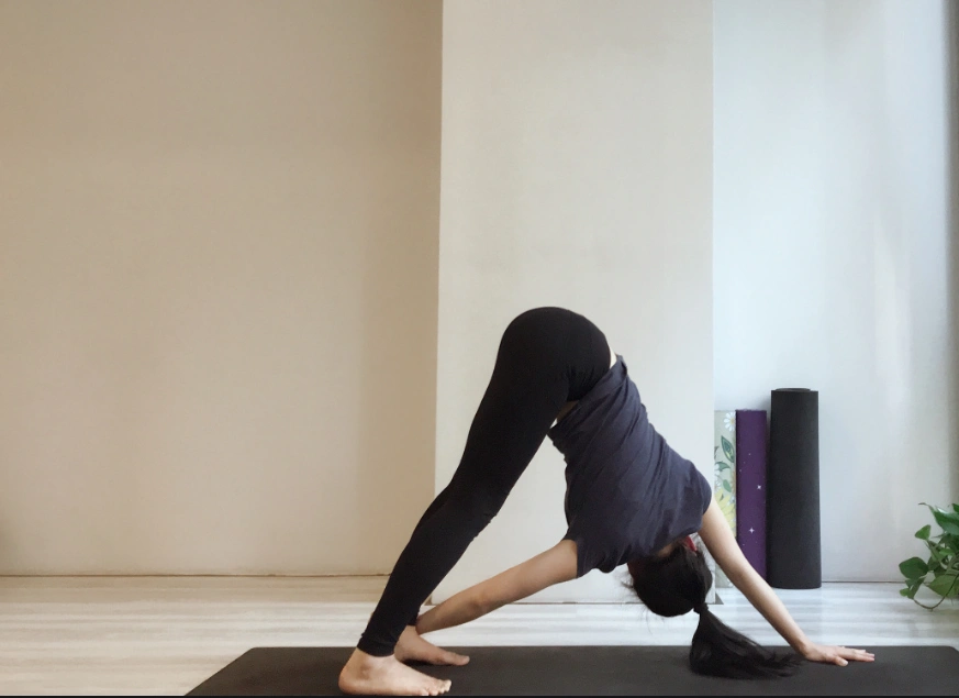 45岁金巧巧秀高难度一字马,身材窈窕体态佳,看不出已步入中年