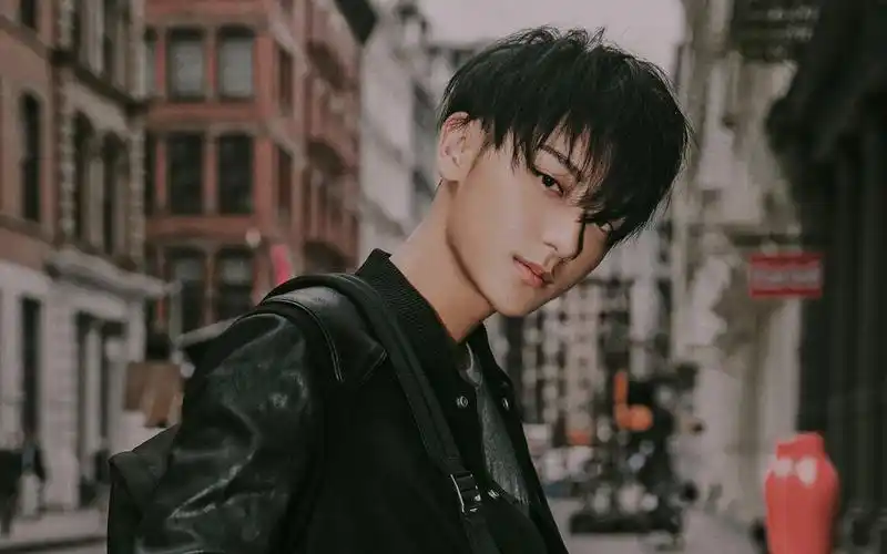 黄子韬最帅街拍写真图片桌面壁纸高清大图预览1920×1200_大陆明星