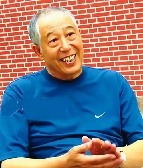 1993年,情景喜剧《我爱我家》的拍摄开始之前