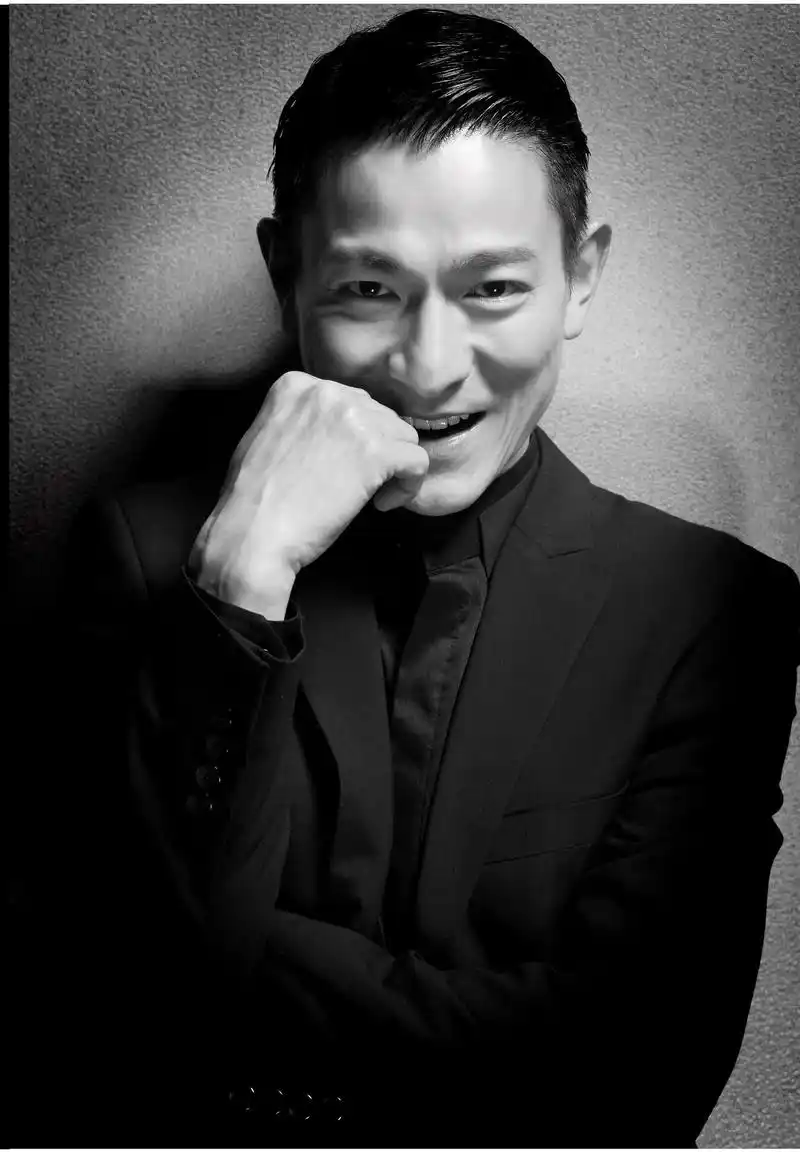 刘德华生活与演艺圈都是非常简洁,这样才能被叫做男神