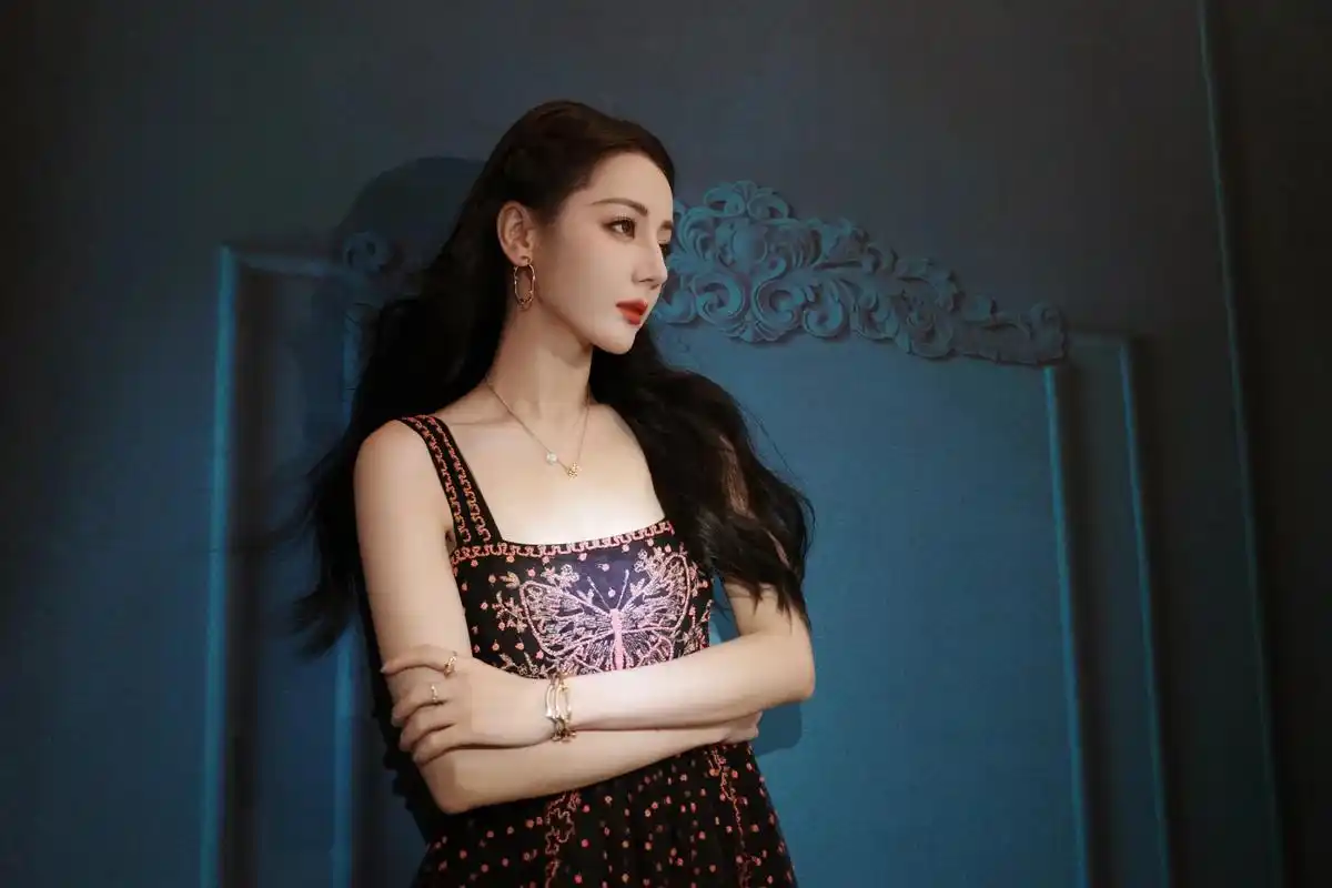 美女壁纸分享~迪丽热巴