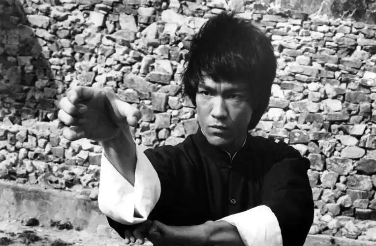 47年前李小龙拍摄《龙争虎斗》,剧中成龙十几秒就被李小龙解决