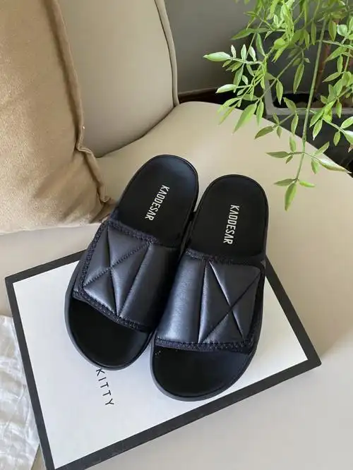 显腿细的时尚拖鞋~