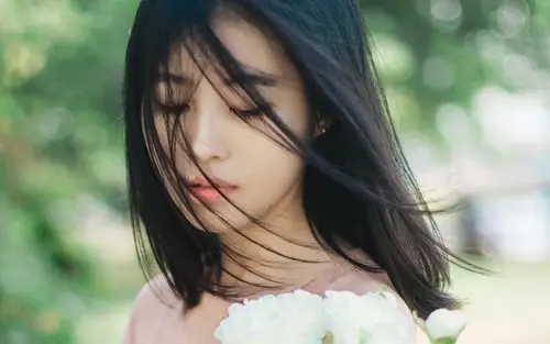 花与那女孩清纯美女秋天写真电脑壁纸